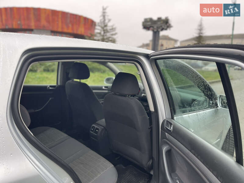Хетчбек Volkswagen Golf 2006 в Шепетівці