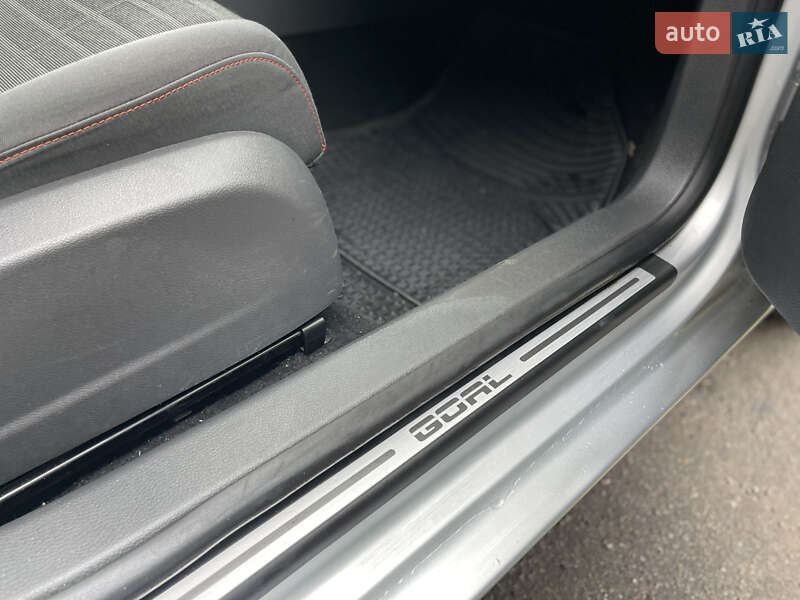 Хетчбек Volkswagen Golf 2006 в Шепетівці