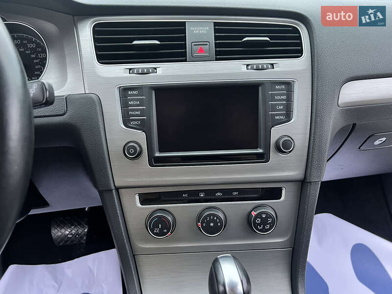 Універсал Volkswagen Golf 2016 в Луцьку