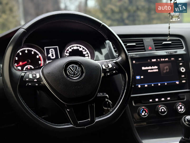 Хетчбек Volkswagen Golf 2019 в Хмельницькому