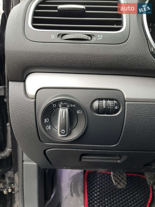 Хэтчбек Volkswagen Golf 2011 в Броварах