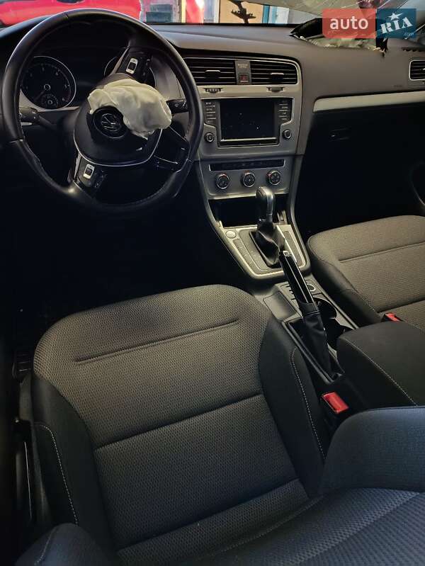 Універсал Volkswagen Golf 2015 в Києві