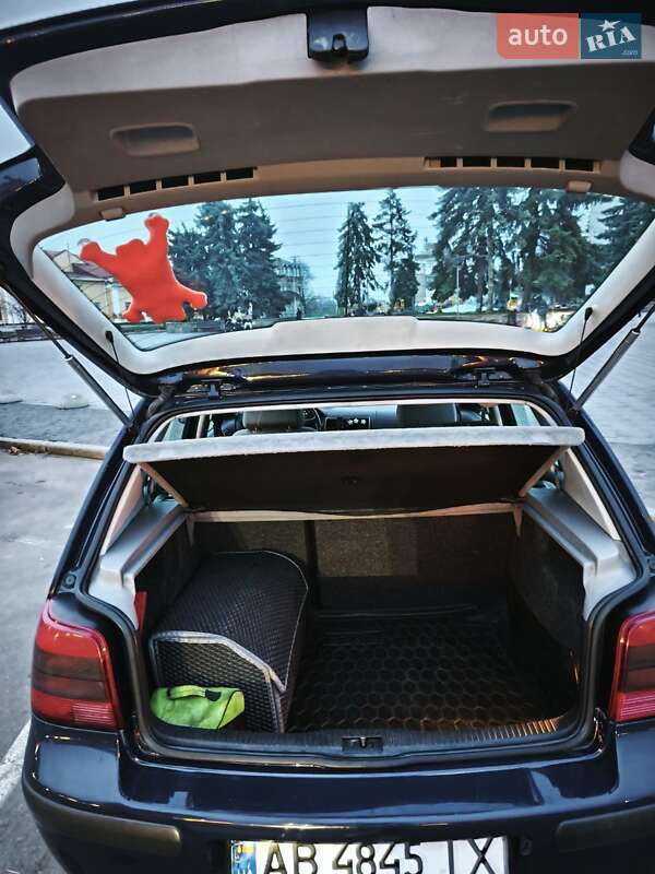 Хетчбек Volkswagen Golf 2001 в Бердичеві