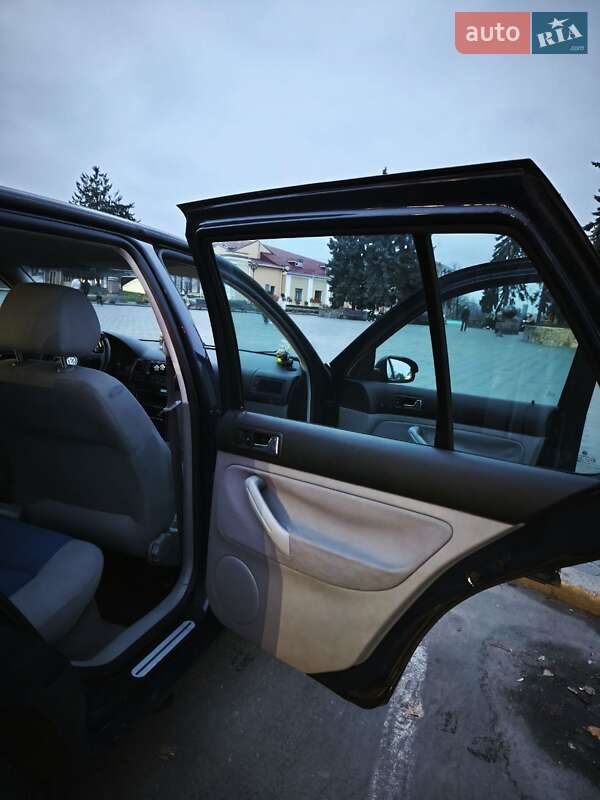 Хетчбек Volkswagen Golf 2001 в Бердичеві