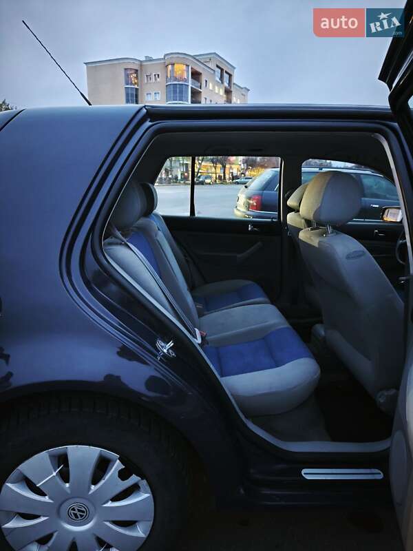 Хетчбек Volkswagen Golf 2001 в Бердичеві