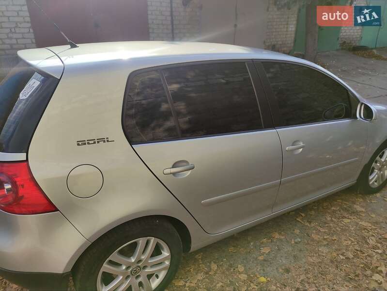 Хетчбек Volkswagen Golf 2006 в Южноукраїнську