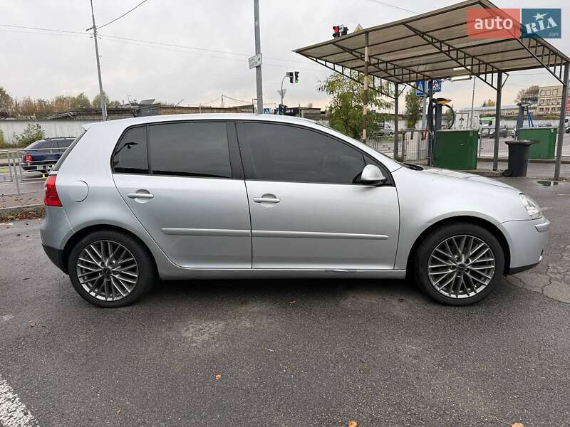 Хэтчбек Volkswagen Golf 2006 в Киеве