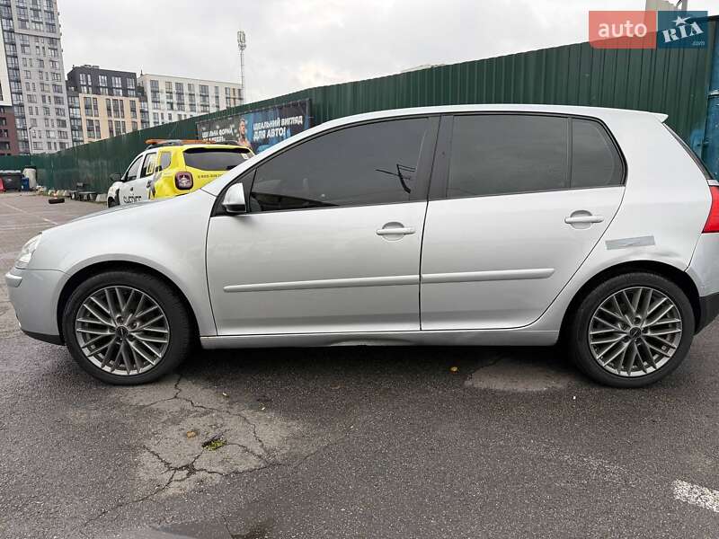 Хэтчбек Volkswagen Golf 2006 в Киеве