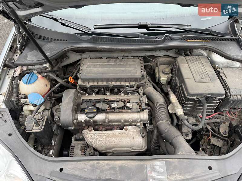 Хэтчбек Volkswagen Golf 2006 в Киеве