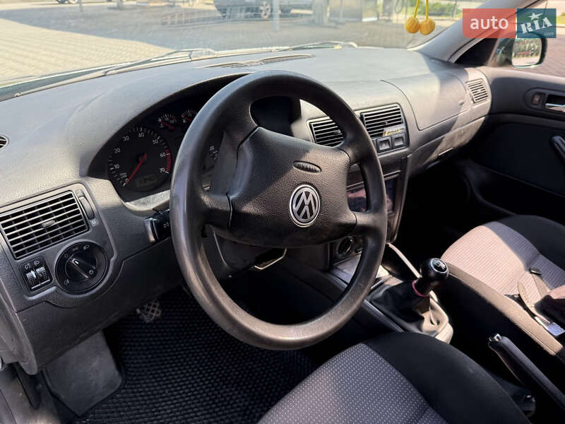 Хетчбек Volkswagen Golf 2002 в Полтаві