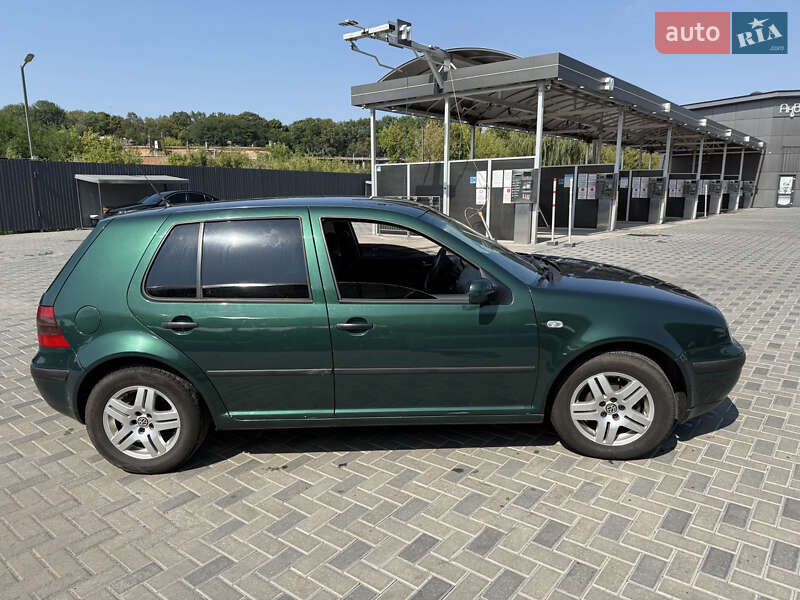 Хетчбек Volkswagen Golf 2002 в Полтаві