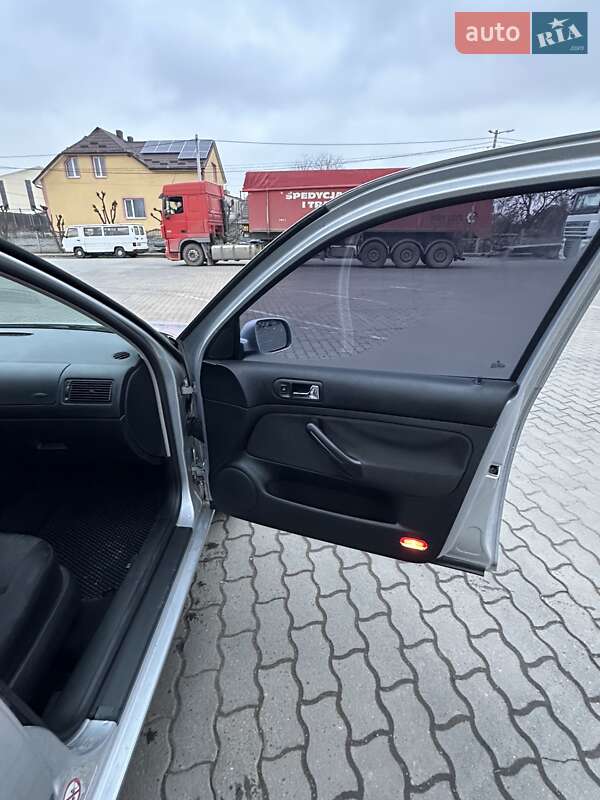 Хетчбек Volkswagen Golf 2002 в Городку