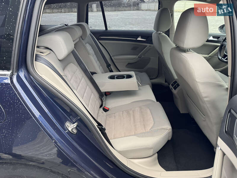 Універсал Volkswagen Golf 2013 в Мукачевому