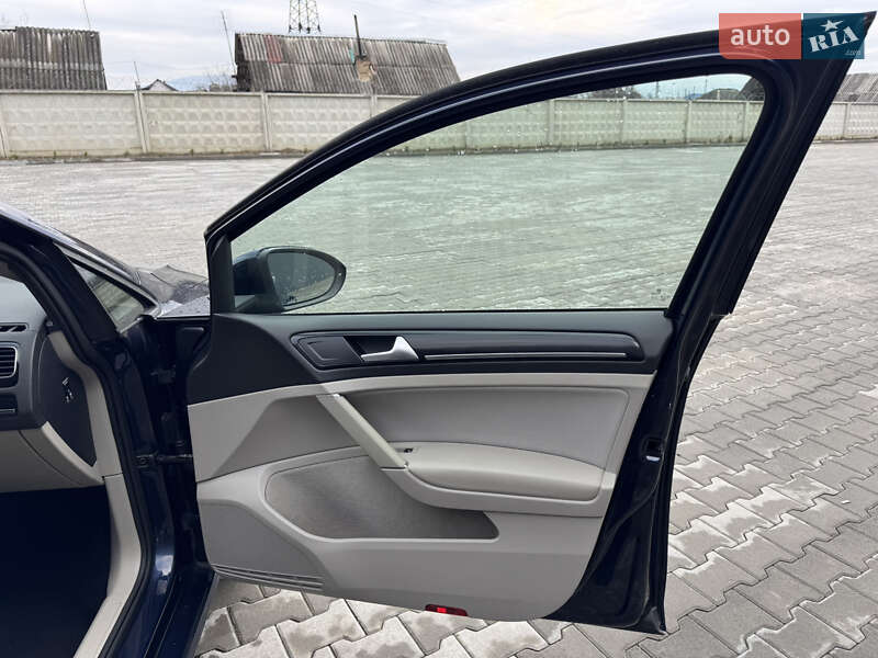 Універсал Volkswagen Golf 2013 в Мукачевому