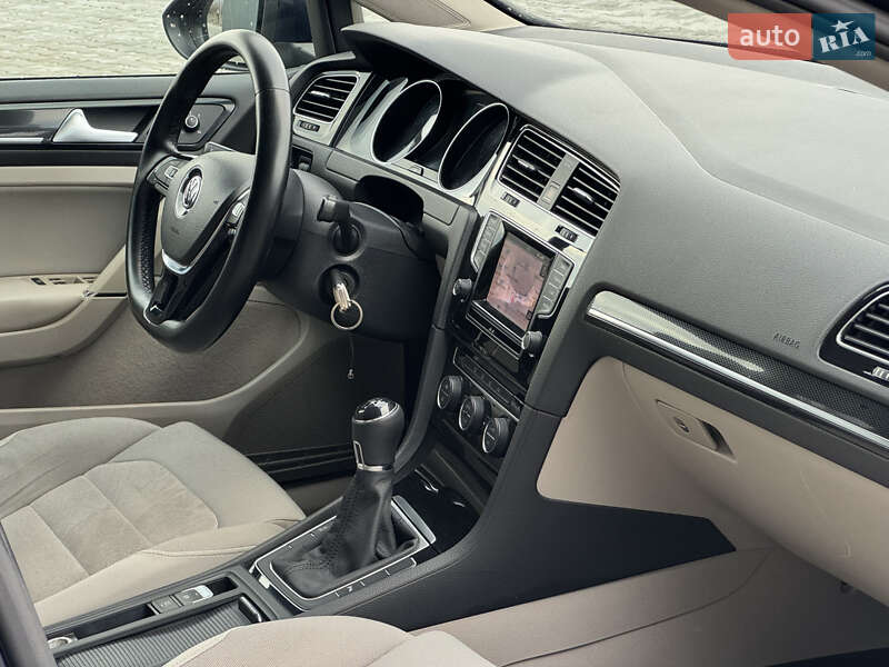 Універсал Volkswagen Golf 2013 в Мукачевому