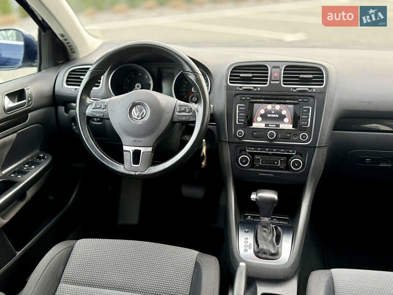 Универсал Volkswagen Golf 2010 в Луцке