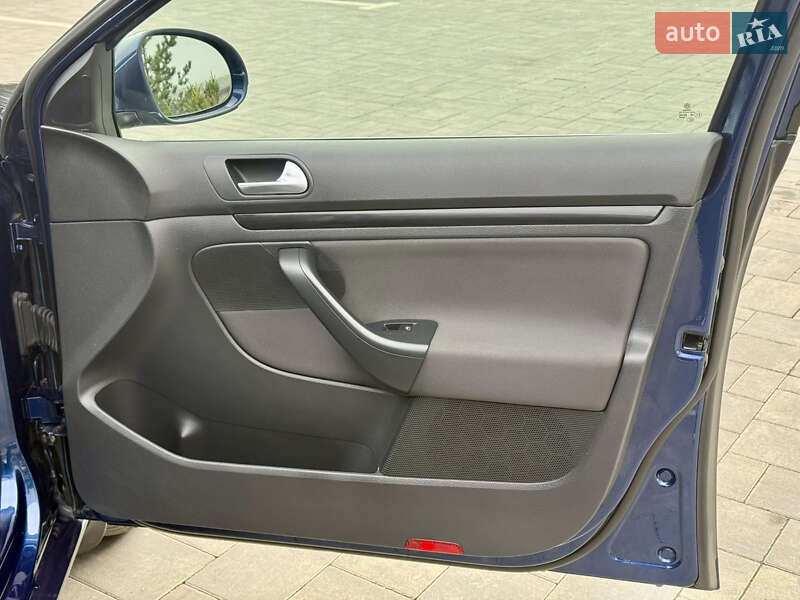 Универсал Volkswagen Golf 2010 в Луцке