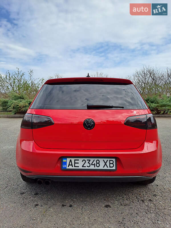 Хэтчбек Volkswagen Golf 2016 в Днепре