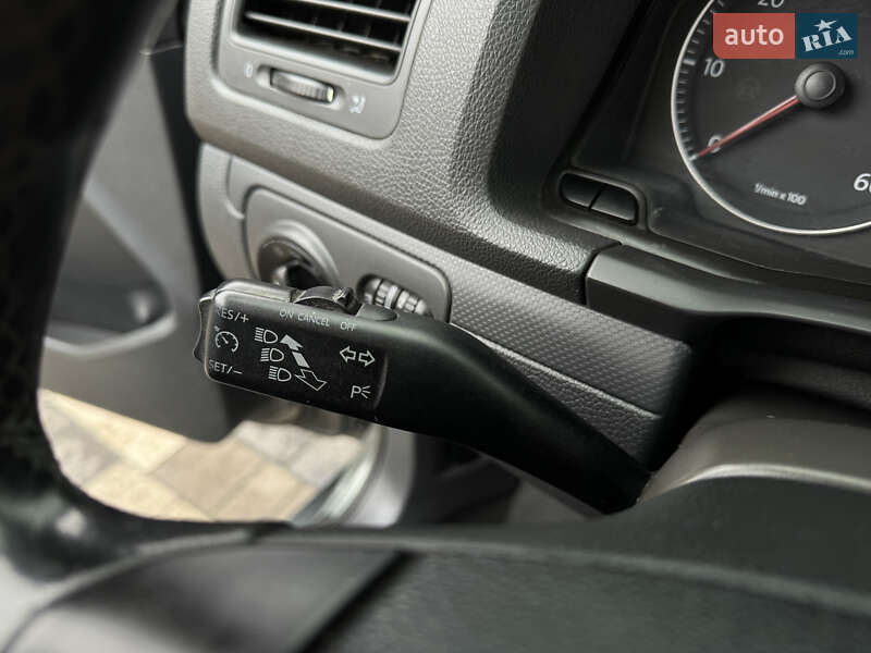 Хэтчбек Volkswagen Golf 2004 в Сваляве