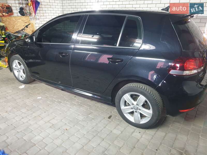 Хетчбек Volkswagen Golf 2011 в Дергачах