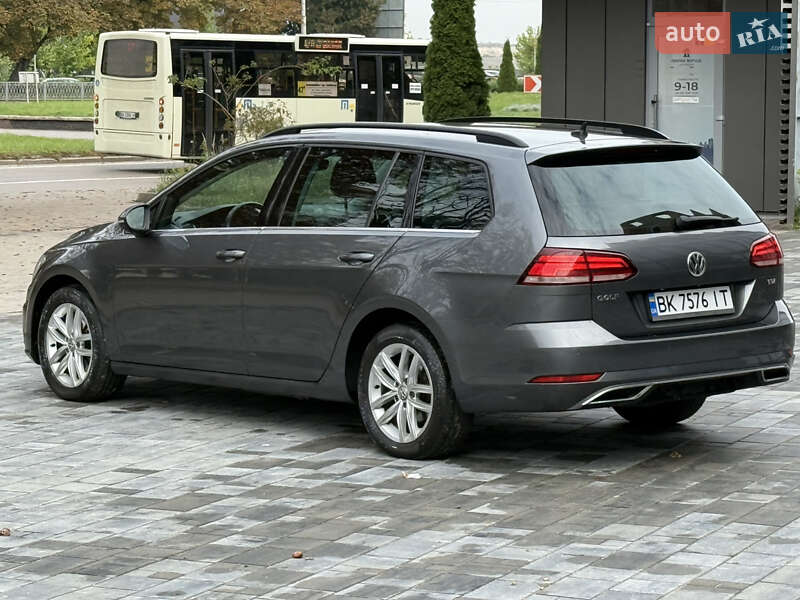Універсал Volkswagen Golf 2017 в Рівному