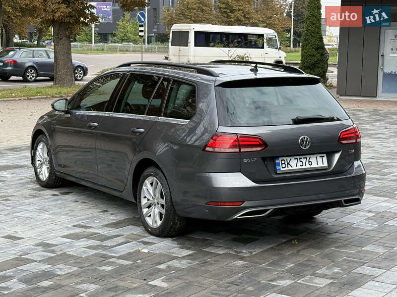 Універсал Volkswagen Golf 2017 в Рівному