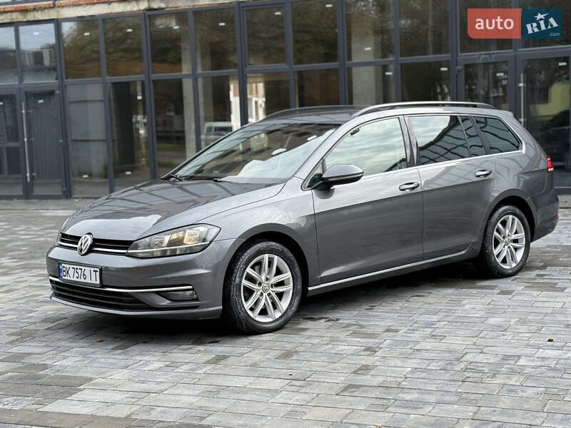 Універсал Volkswagen Golf 2017 в Рівному