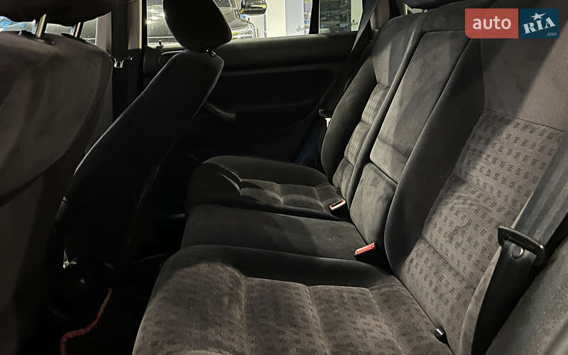 Універсал Volkswagen Golf 2002 в Шептицькому