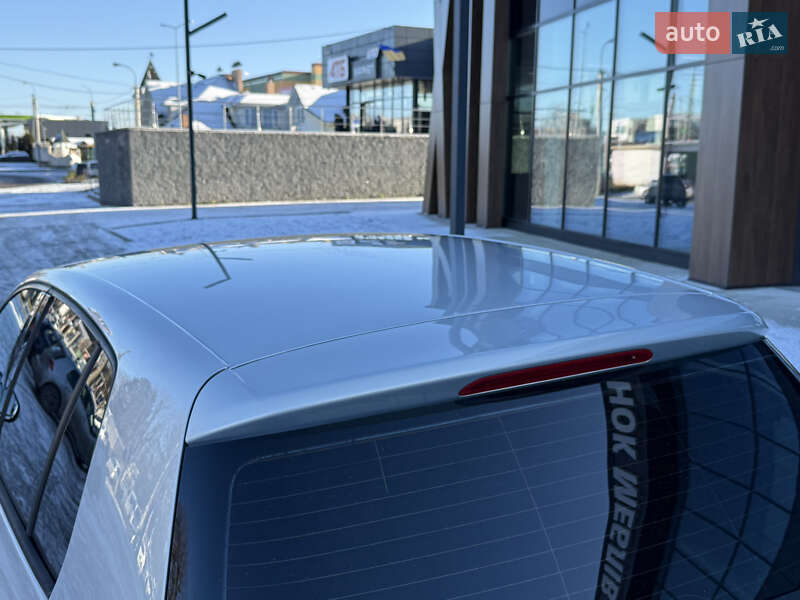 Хетчбек Volkswagen Golf 2009 в Луцьку