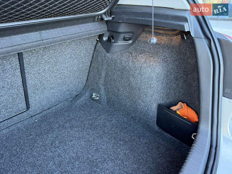 Хетчбек Volkswagen Golf 2009 в Луцьку