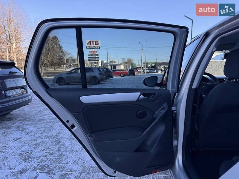 Хетчбек Volkswagen Golf 2009 в Луцьку