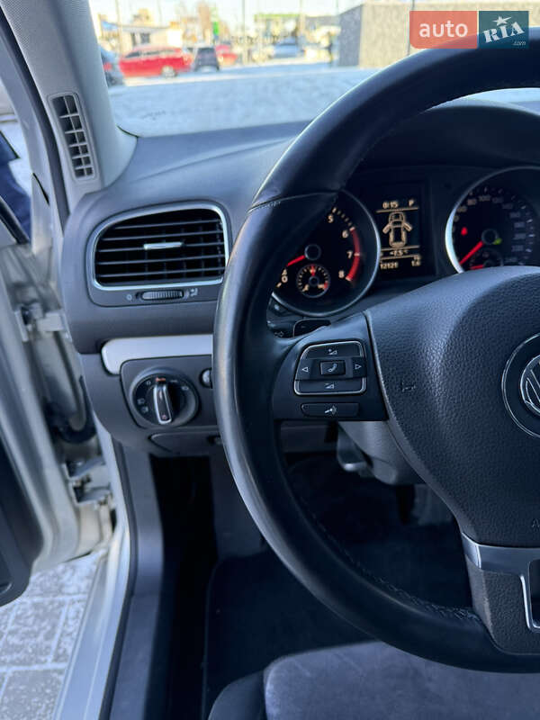 Хетчбек Volkswagen Golf 2009 в Луцьку