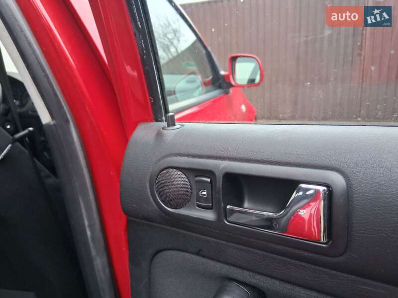 Универсал Volkswagen Golf 2002 в Харькове