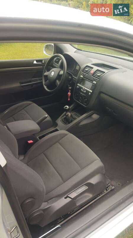 Хетчбек Volkswagen Golf 2004 в Луцьку