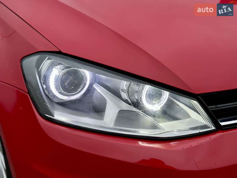 Хэтчбек Volkswagen Golf 2015 в Киеве