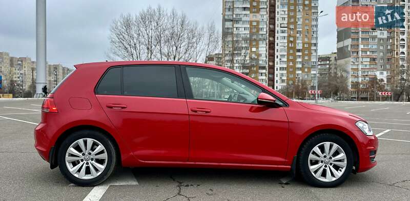 Хэтчбек Volkswagen Golf 2015 в Киеве