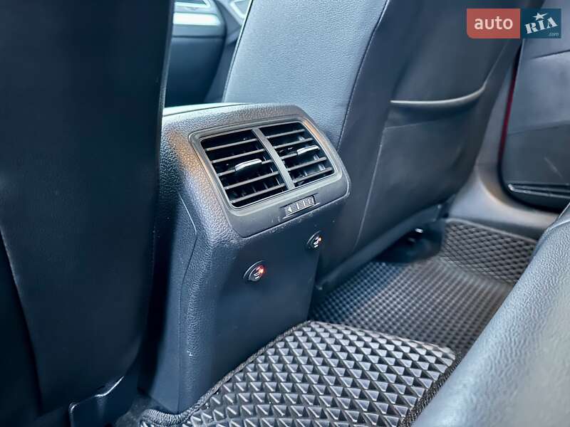 Хэтчбек Volkswagen Golf 2015 в Киеве