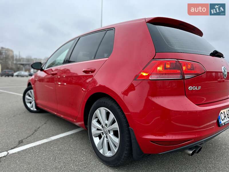 Хэтчбек Volkswagen Golf 2015 в Киеве