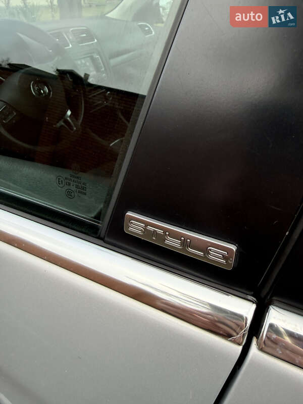 Універсал Volkswagen Golf 2012 в Луцьку