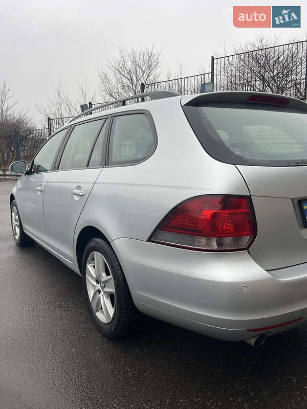 Универсал Volkswagen Golf 2012 в Ровно