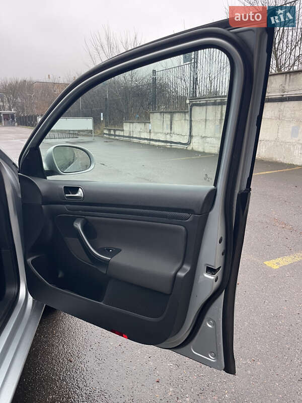 Универсал Volkswagen Golf 2012 в Ровно