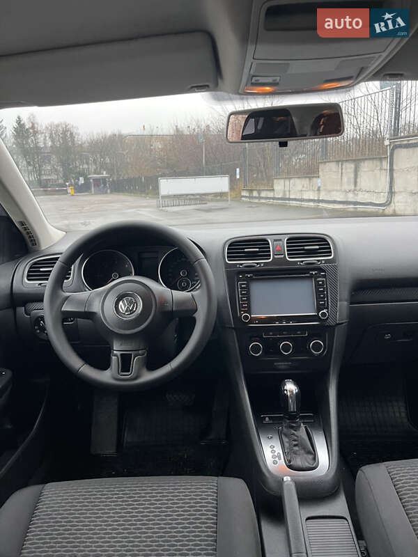 Универсал Volkswagen Golf 2012 в Ровно