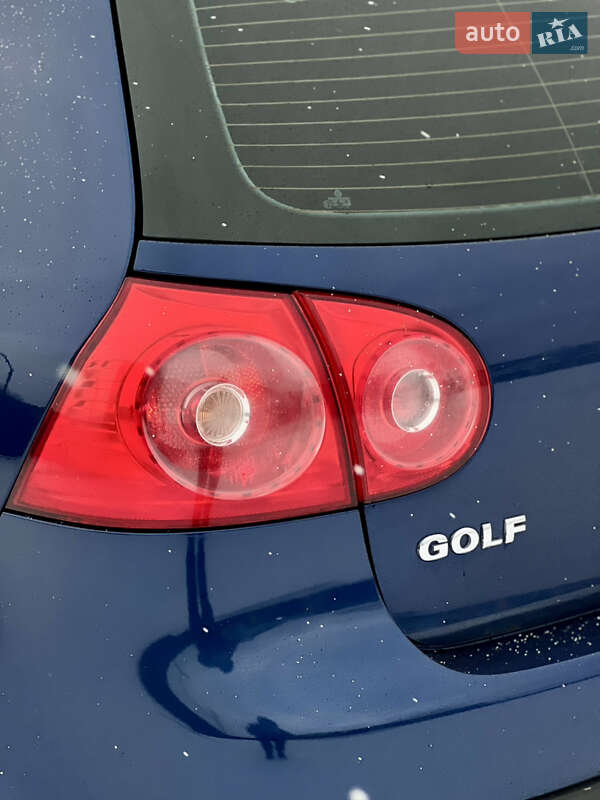 Хетчбек Volkswagen Golf 2005 в Харкові