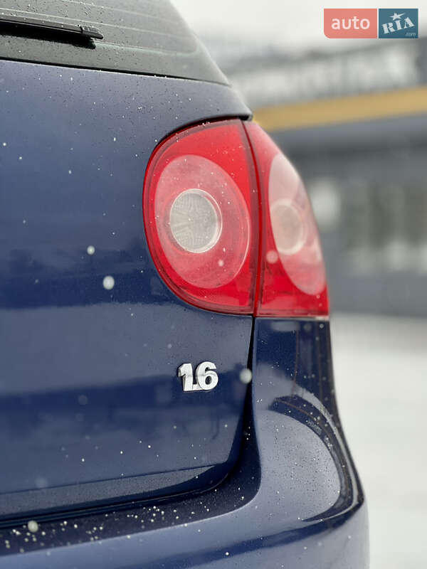 Хетчбек Volkswagen Golf 2005 в Харкові