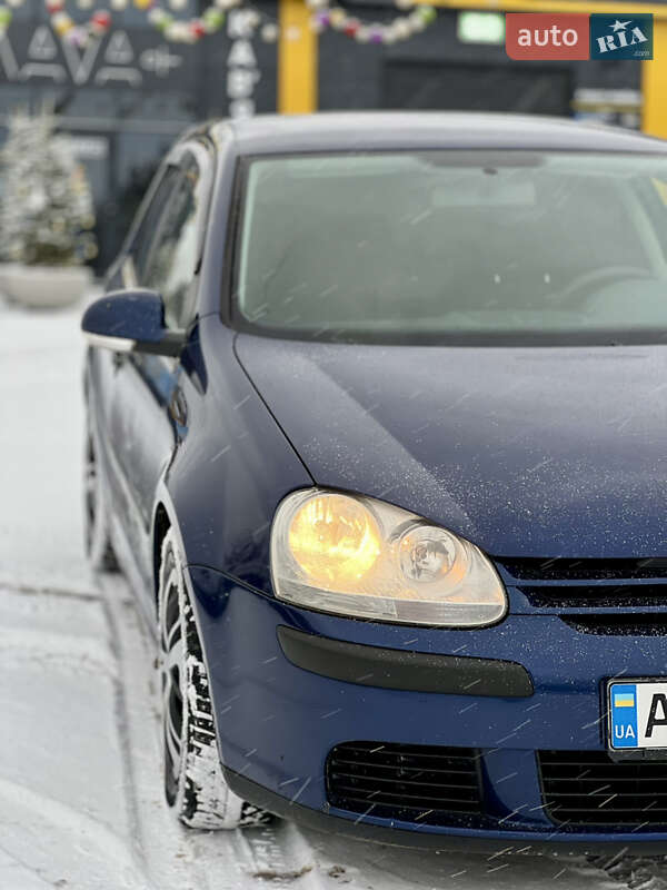 Хетчбек Volkswagen Golf 2005 в Харкові