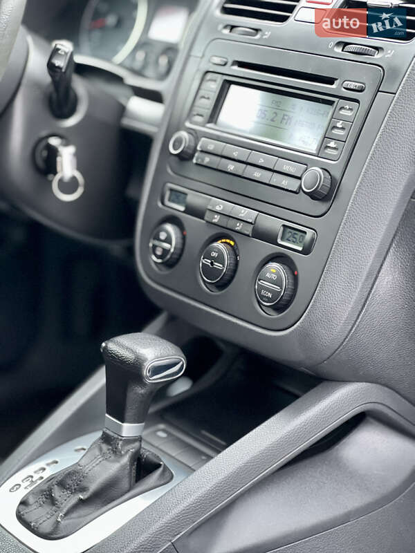 Хетчбек Volkswagen Golf 2005 в Харкові