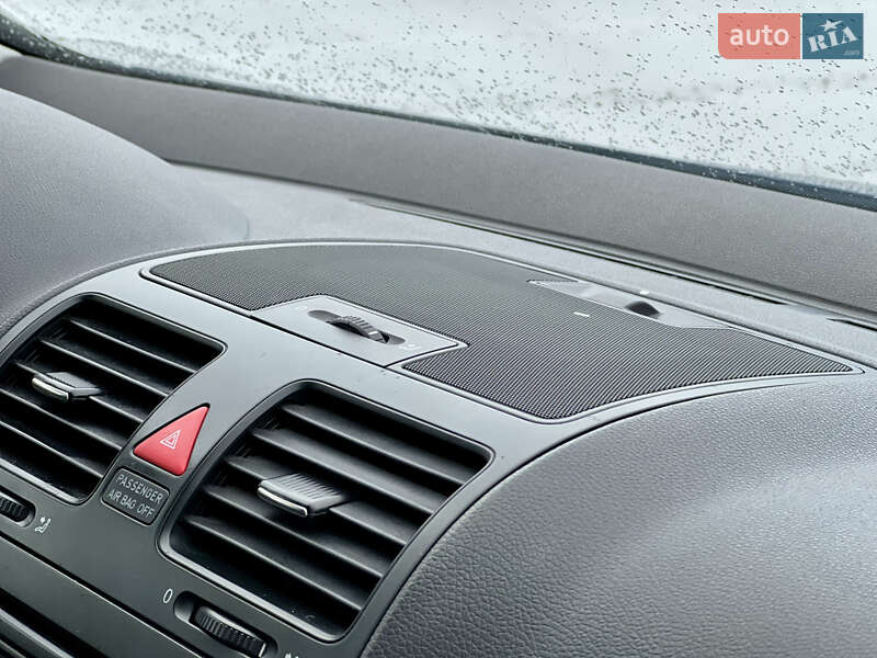 Хетчбек Volkswagen Golf 2005 в Харкові