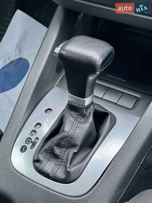 Хетчбек Volkswagen Golf 2005 в Харкові