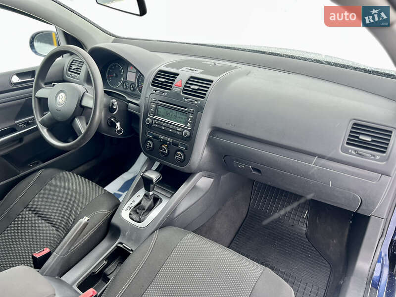 Хетчбек Volkswagen Golf 2005 в Харкові