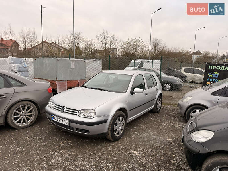 Хетчбек Volkswagen Golf 2002 в Тернополі